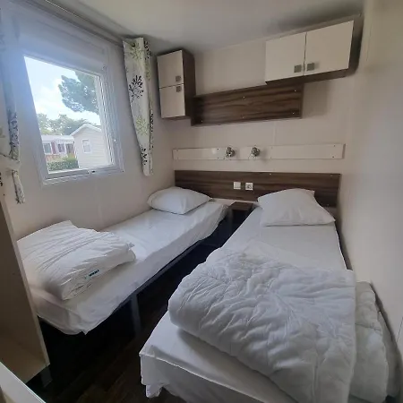 Agreable Mobil F122 Parque de Campismo